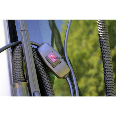 Vandens bakas su elektriniu dušu Vandens bakas su elektriniu dušu