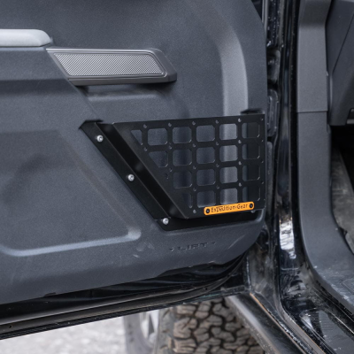 Perforuota plokštė durims vietoj tinklo Ford Bronco (21-) Perforuota plokštė durims vietoj tinklo Ford Bronco (21-)