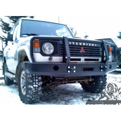 Mitsubishi Pajero I Front Bumper Mitsubishi Pajero I Front Bumper