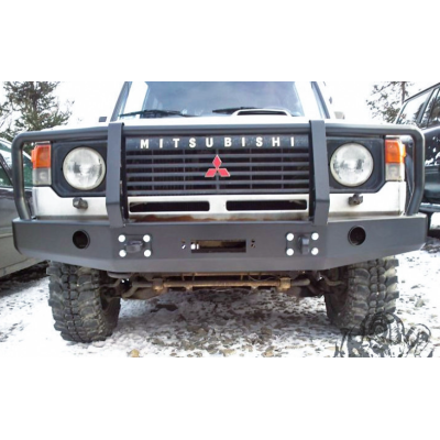 Mitsubishi Pajero I Front Bumper