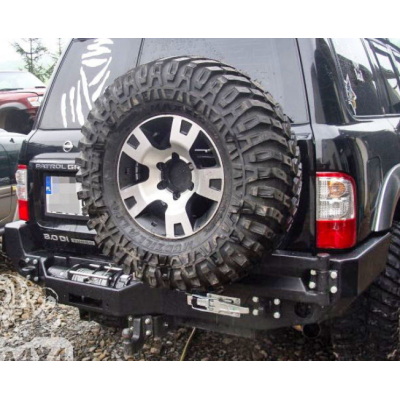 Nissan Patrol Y61 galinis bamperis su vieta gervei