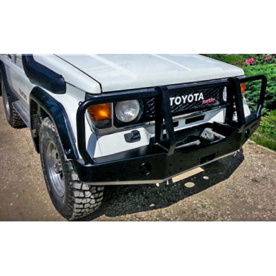 Toyota Land Cruiser 70 priekinis bamperis Toyota Land Cruiser 70 priekinis bamperis