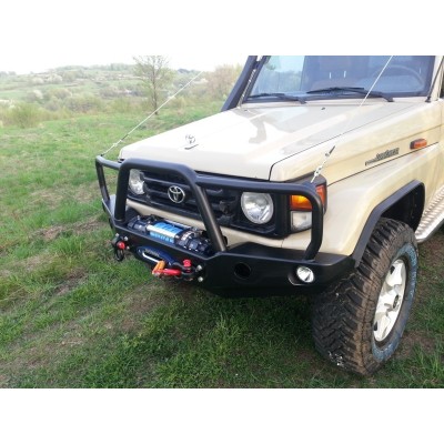 Toyota Land Cruiser 71 priekinis bamperis