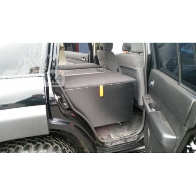 Nissan Patrol Y61 bagažo stalčiai su miegamojo platforma