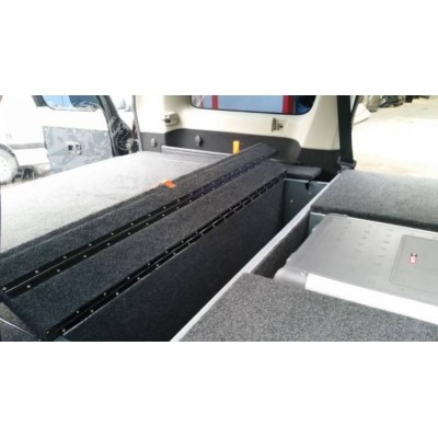 Nissan Patrol Y61 bagažo stalčiai su miegamojo platforma